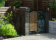 枕木を使った門袖