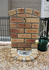 定番のレンガ水栓