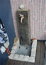 枕木と犬のアニマル蛇口